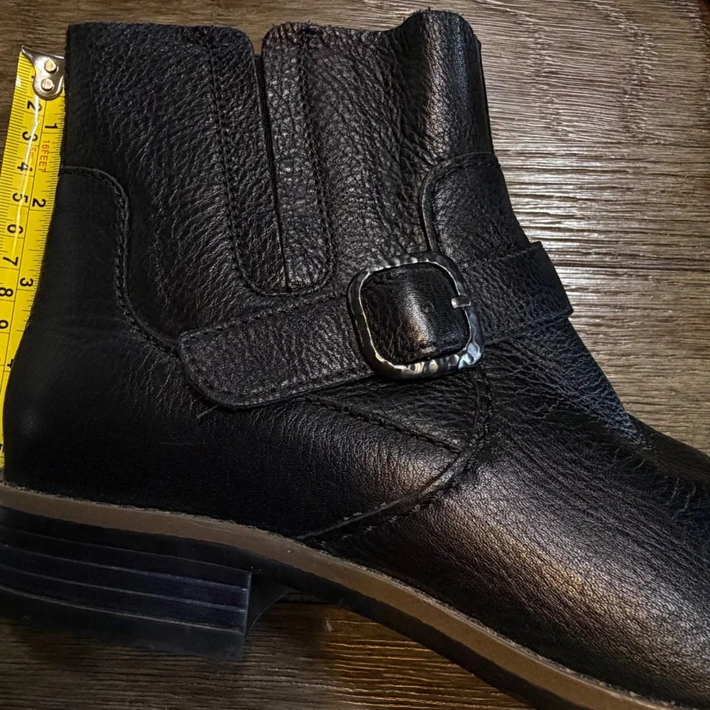 Clarks Collection Black Leather Moto Ankle Boots Ultimate Comfort Buckle Zip 8‎